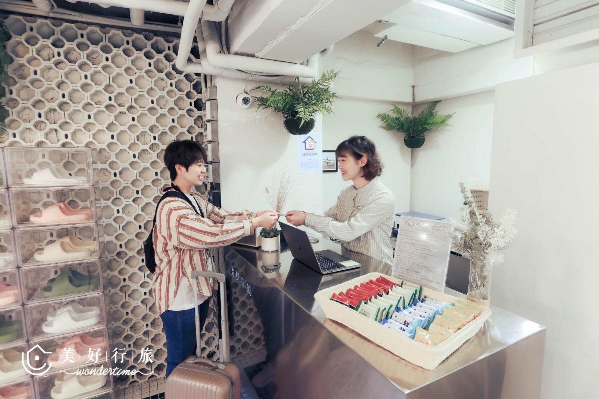 Wondertime2- Ladies' Inn 'Taipei Main Station Екстериор снимка